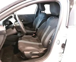 Двигатель Бензин 1,3 л. – Арендуйте Opel Corsa в Стамбуле.