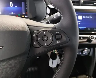 Салон Opel Corsa для аренды в Турции. Отличный 5-местный автомобиль. ✓ Коробка Автомат.